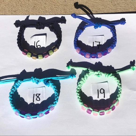 🌻Glow-in-the-dark & UV Light Sensitive Bracelet - Picture 4 of 8